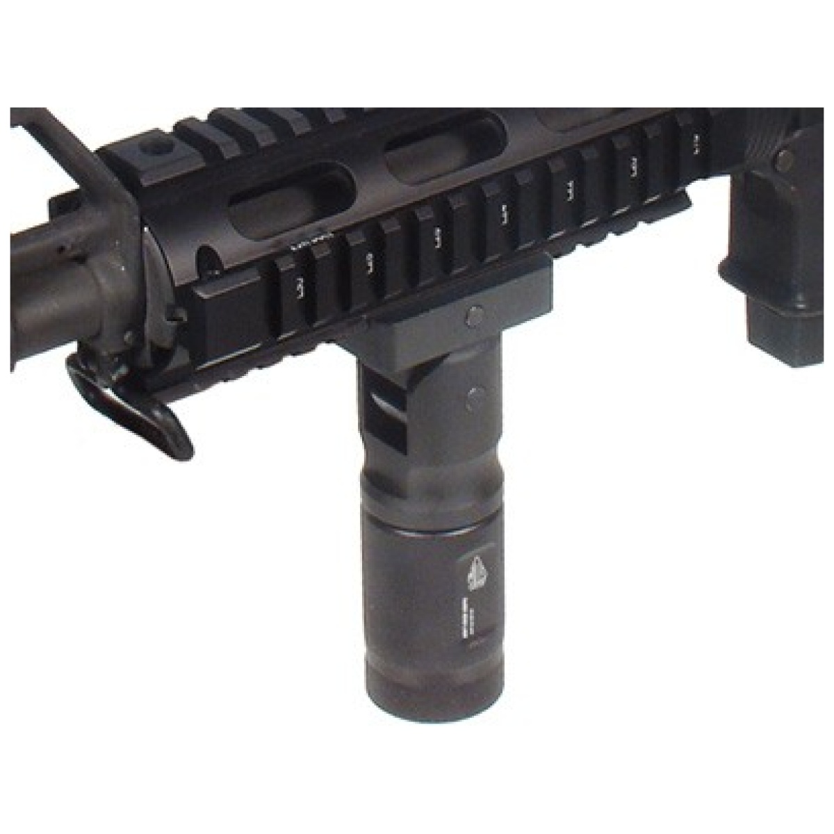 Mntgrp002sq_in-use. Jpg - utg vertical foregrip 4. 7" - folding qd picatinny aluminum - mntgrp002sq in use