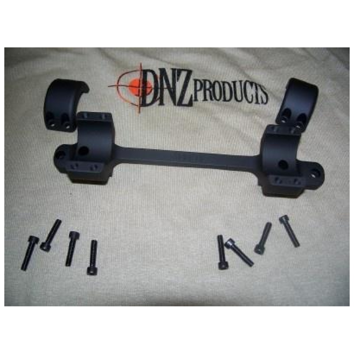 Vw10700t. Jpg - dnz freedom reaper 1-piece tactical scope mount - remington 700 la rh 1" low tactical black - vw10700t